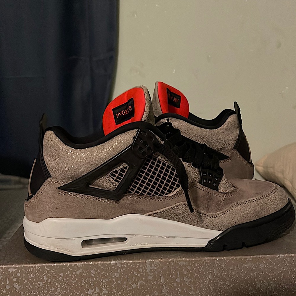 Taupe haze Jordan 4s,size 7.5 men/boys